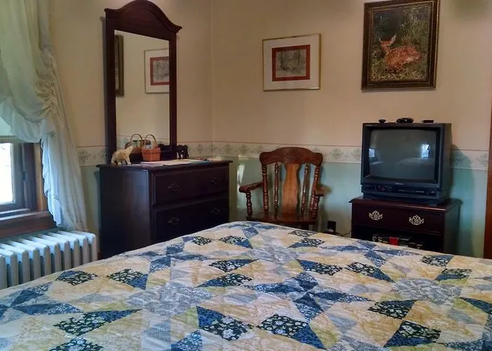 Fish & Loaves Bed And Breakfast