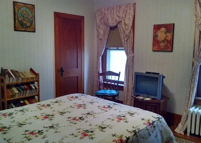 Fish & Loaves Bed And Breakfast
